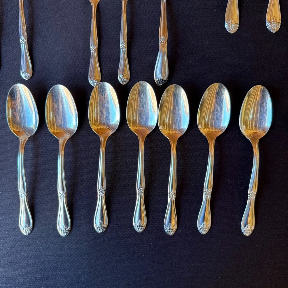 Vtg Superior Stainless USA 39 Pc Flatware Set Floral Pattern w‎ Serving